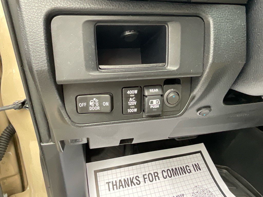 2017 Toyota Tacoma Image 40