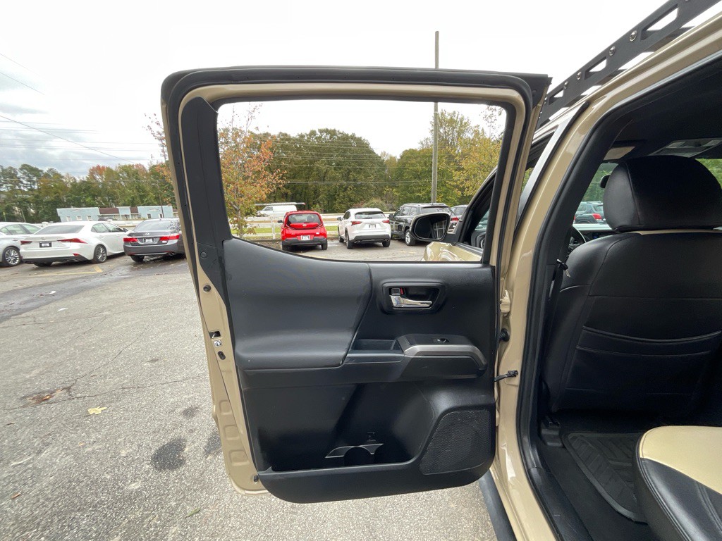 2017 Toyota Tacoma Image 41