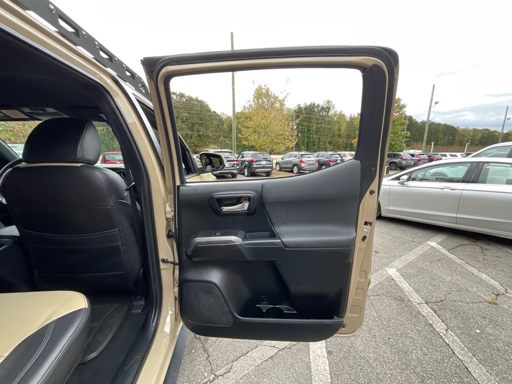 2017 Toyota Tacoma Image 43