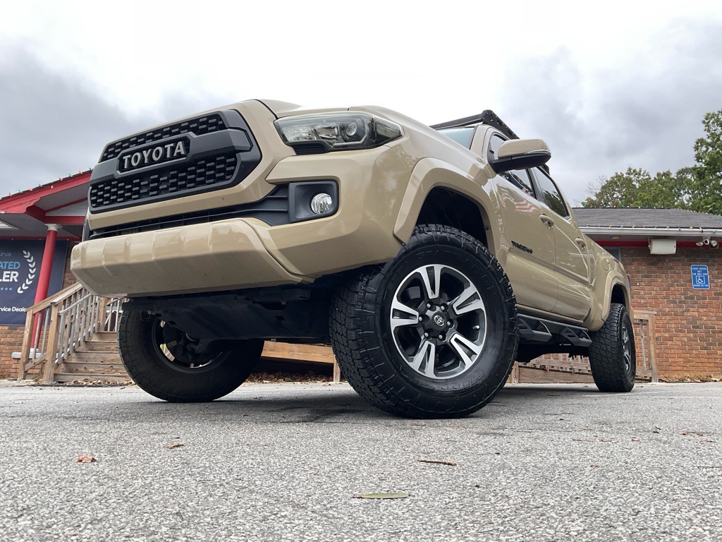 2017 Toyota Tacoma Image 44