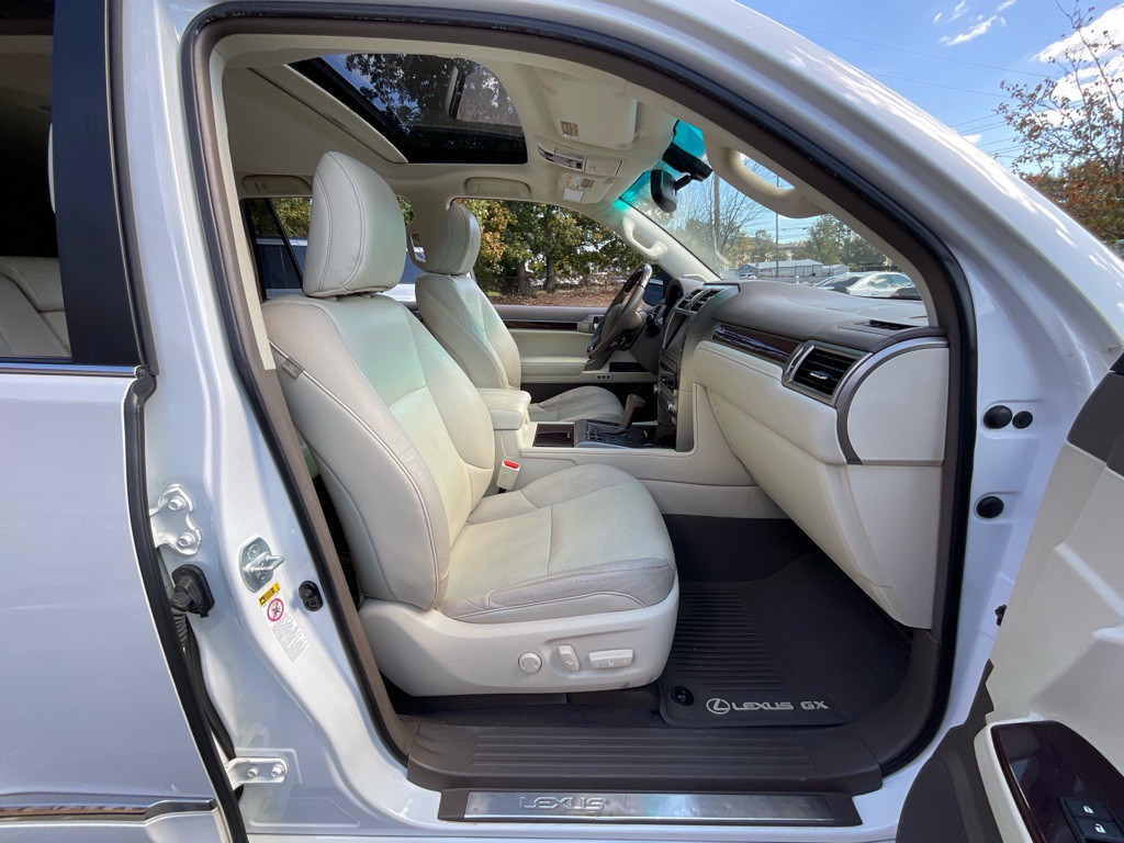 2017 Lexus GX 460 Image 16