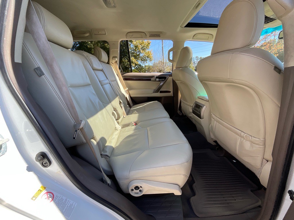 2017 Lexus GX 460 Image 30