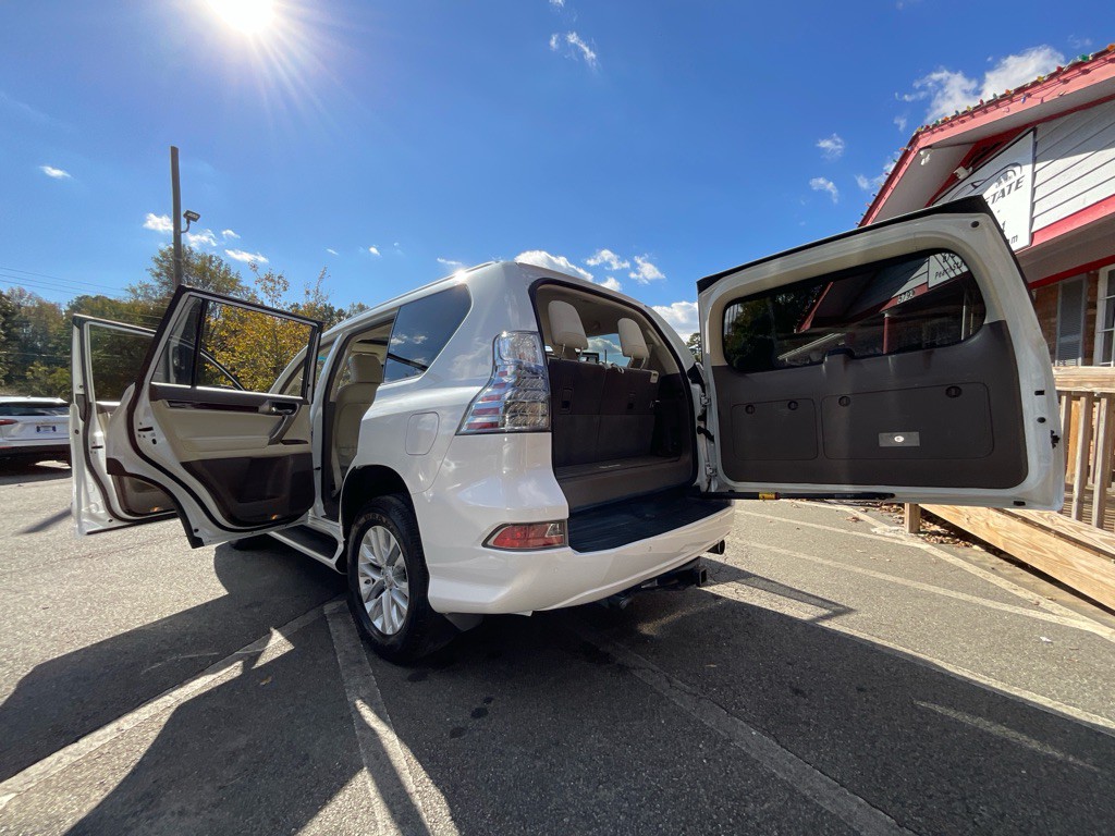 2017 Lexus GX 460 Image 36