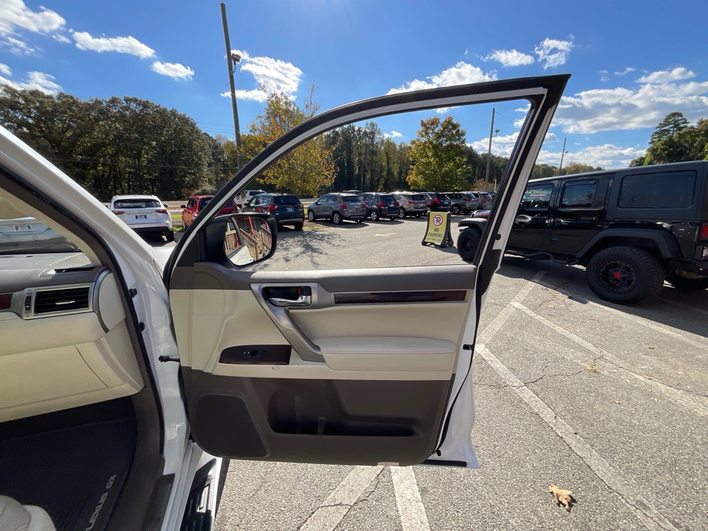 2017 Lexus GX 460 Image 44