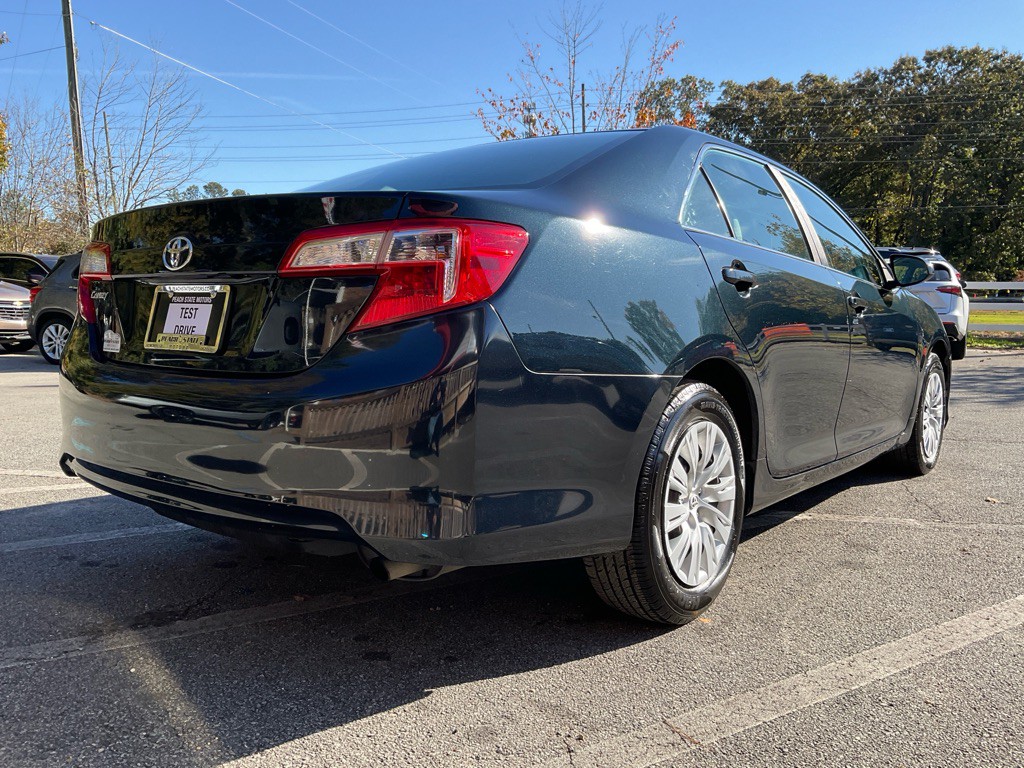 2012 Toyota Camry Image 5