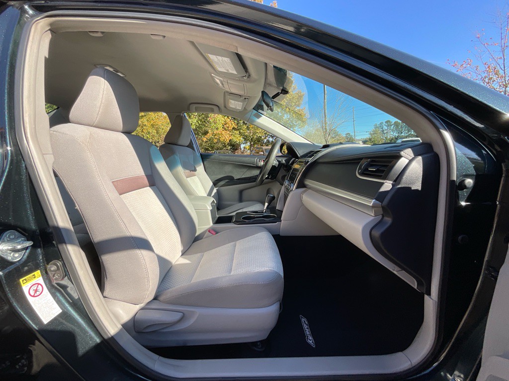 2012 Toyota Camry Image 16