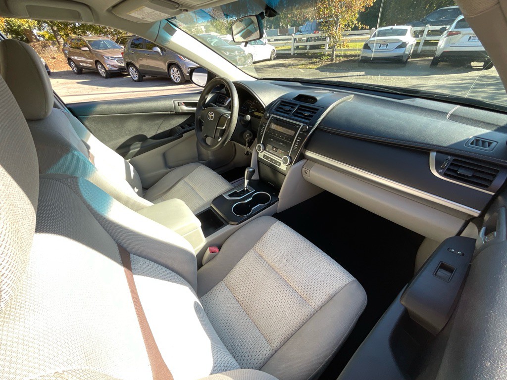 2012 Toyota Camry Image 17