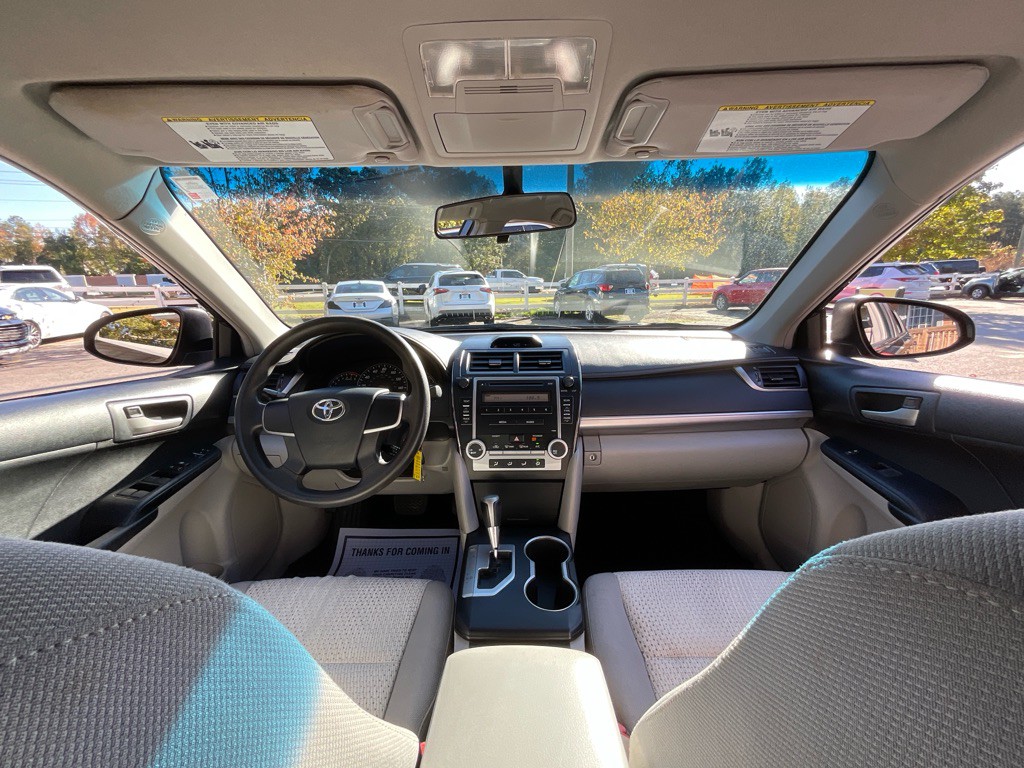 2012 Toyota Camry Image 19