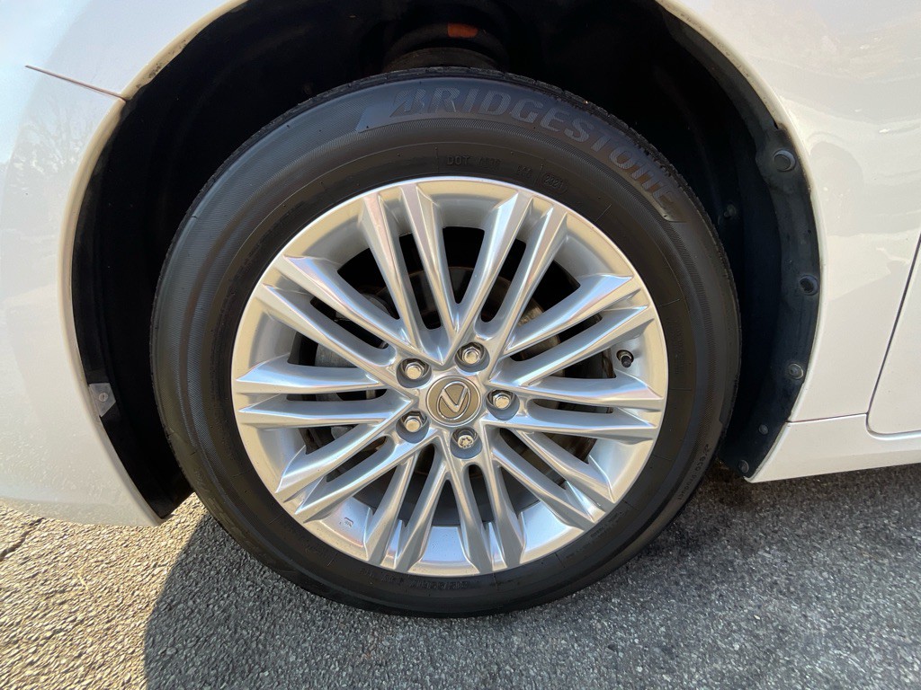 2015 Lexus ES 350 Image 11