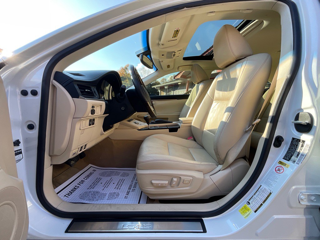 2015 Lexus ES 350 Image 13