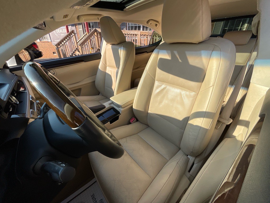 2015 Lexus ES 350 Image 15