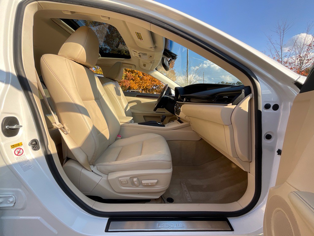 2015 Lexus ES 350 Image 16