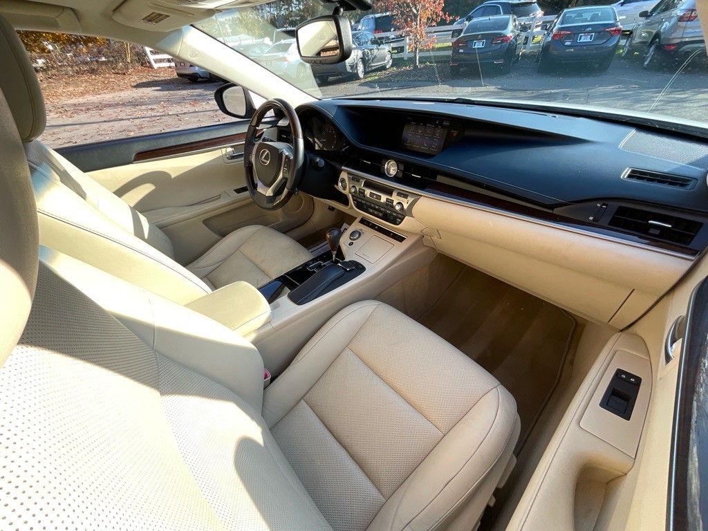 2015 Lexus ES 350 Image 17