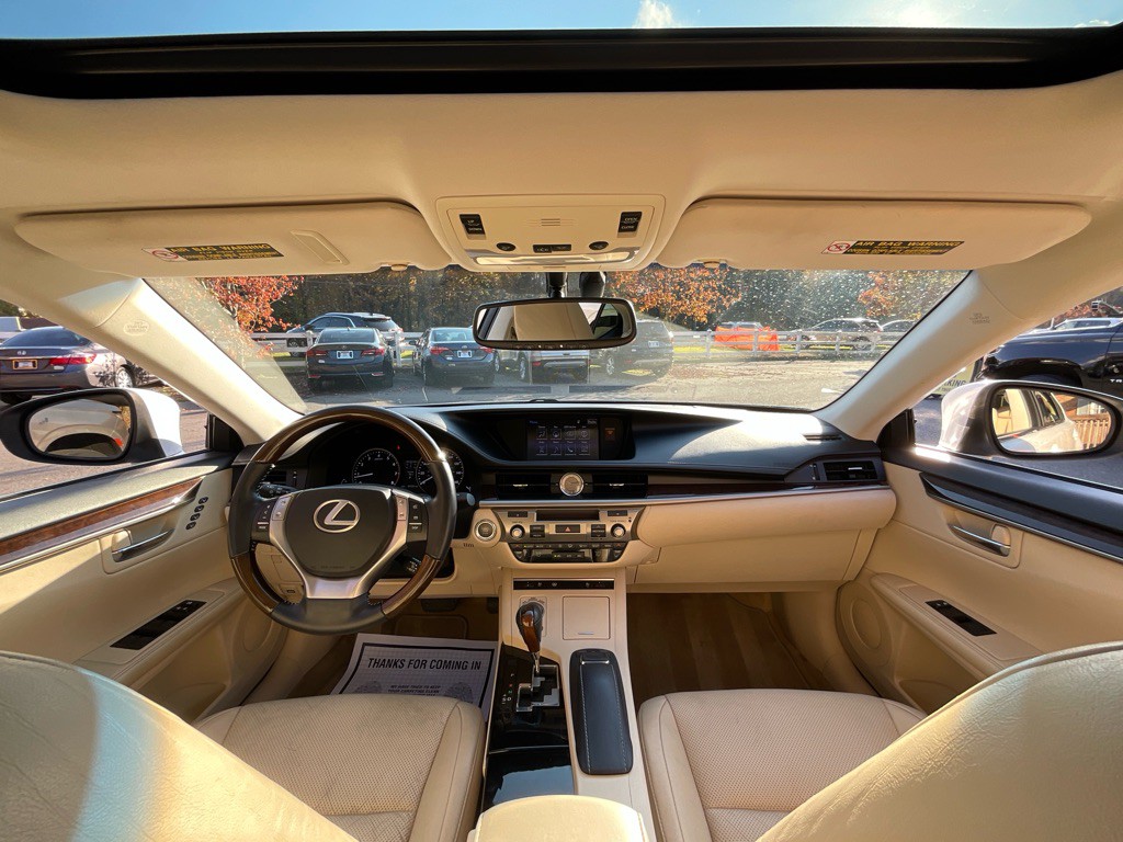 2015 Lexus ES 350 Image 19