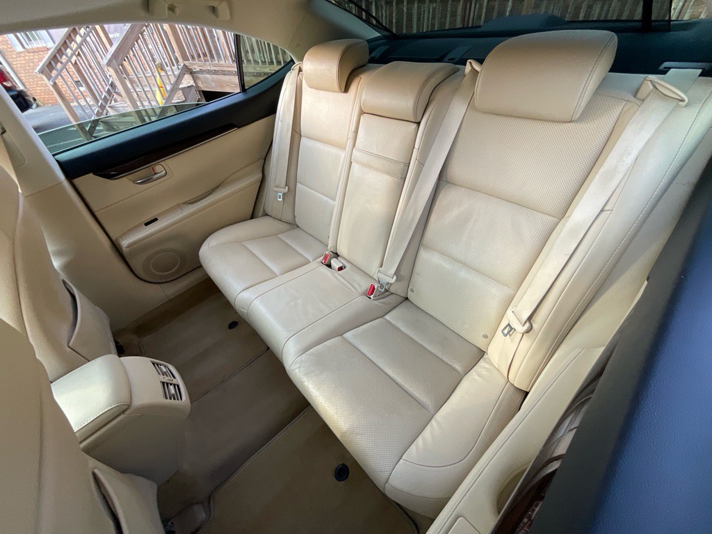 2015 Lexus ES 350 Image 30