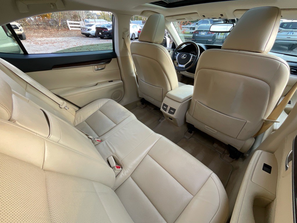 2015 Lexus ES 350 Image 32