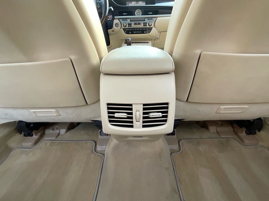 2015 Lexus ES 350 Image 35