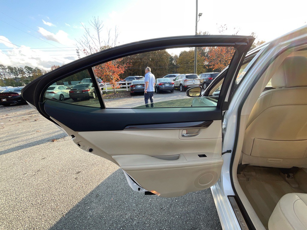 2015 Lexus ES 350 Image 42