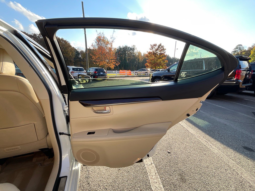 2015 Lexus ES 350 Image 44