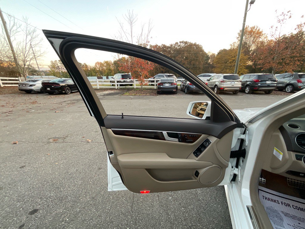 2014 Mercedes-Benz C-Class Image 38