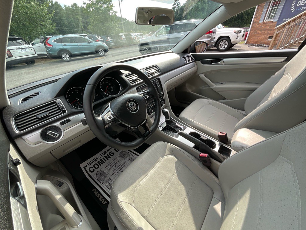 2019 Volkswagen Passat Image 16