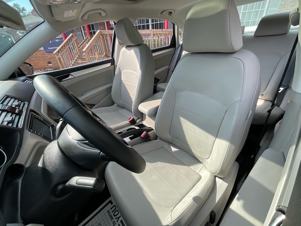 2019 Volkswagen Passat Image 17