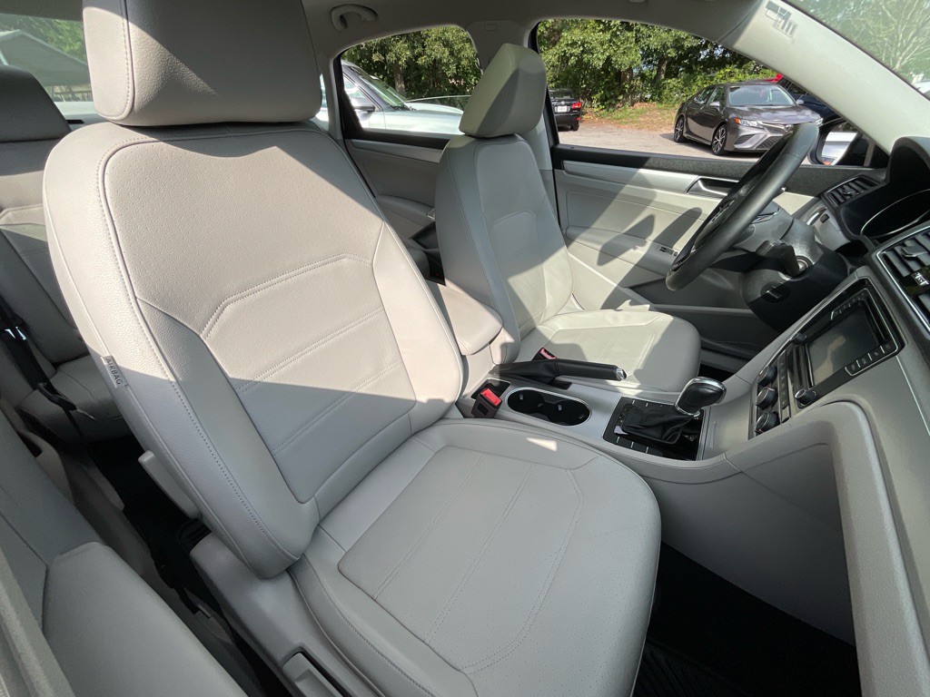 2019 Volkswagen Passat Image 20