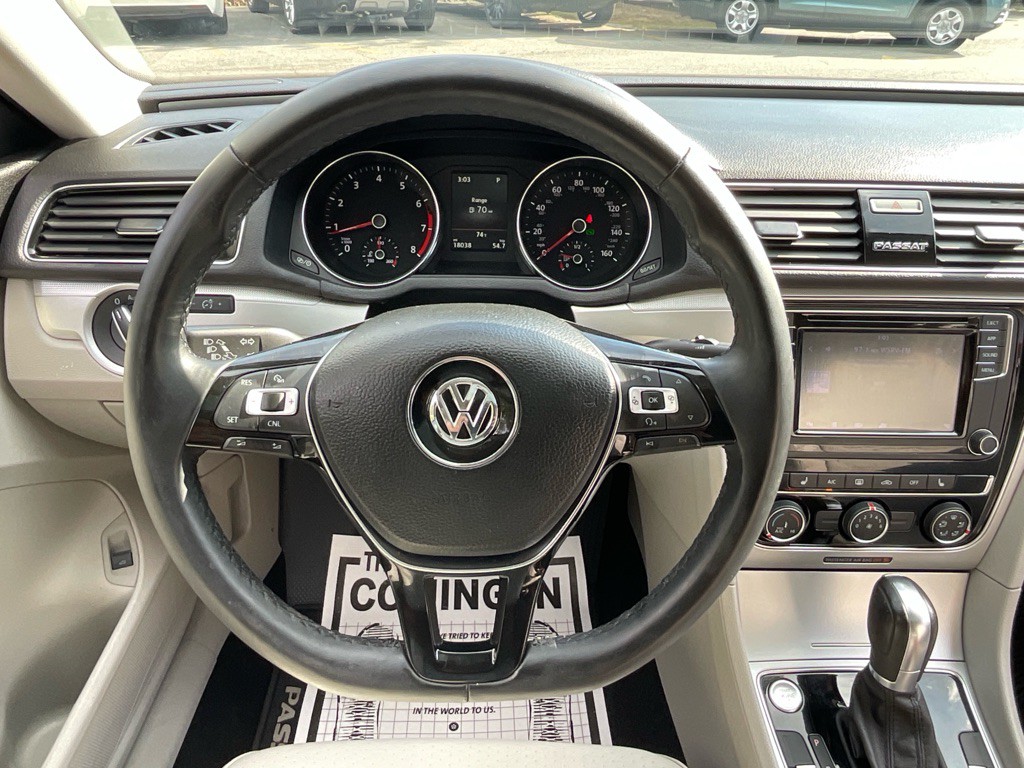 2019 Volkswagen Passat Image 24