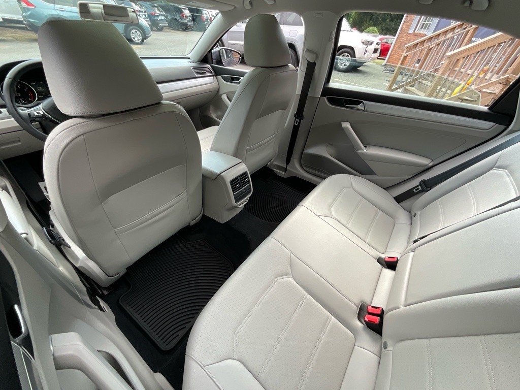 2019 Volkswagen Passat Image 30