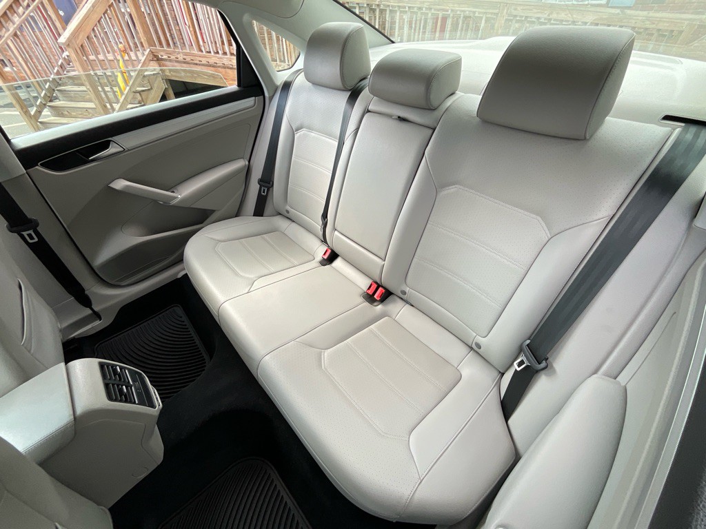 2019 Volkswagen Passat Image 31