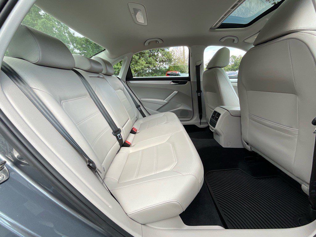 2019 Volkswagen Passat Image 32