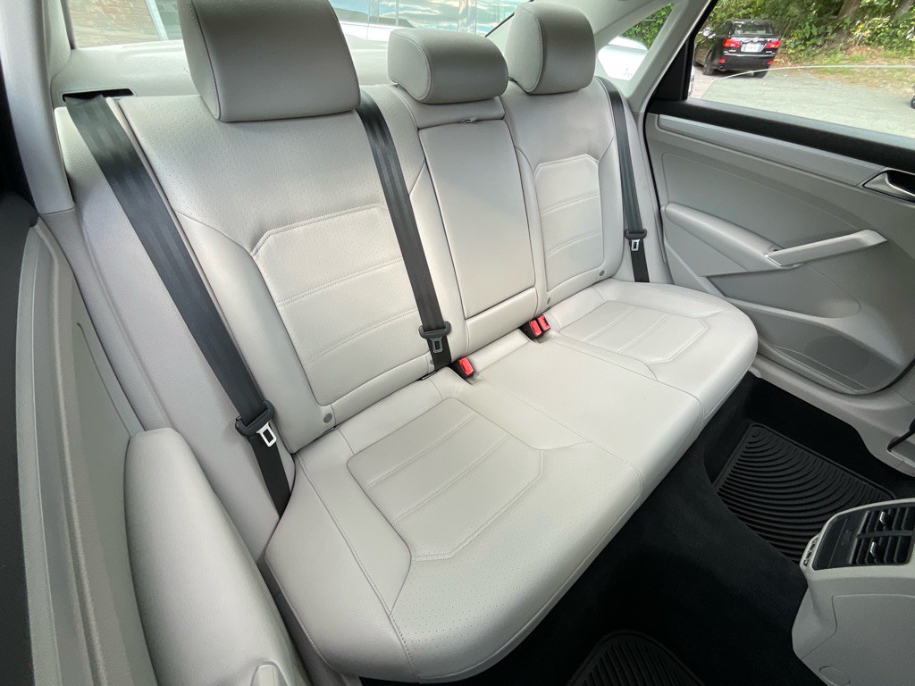 2019 Volkswagen Passat Image 34