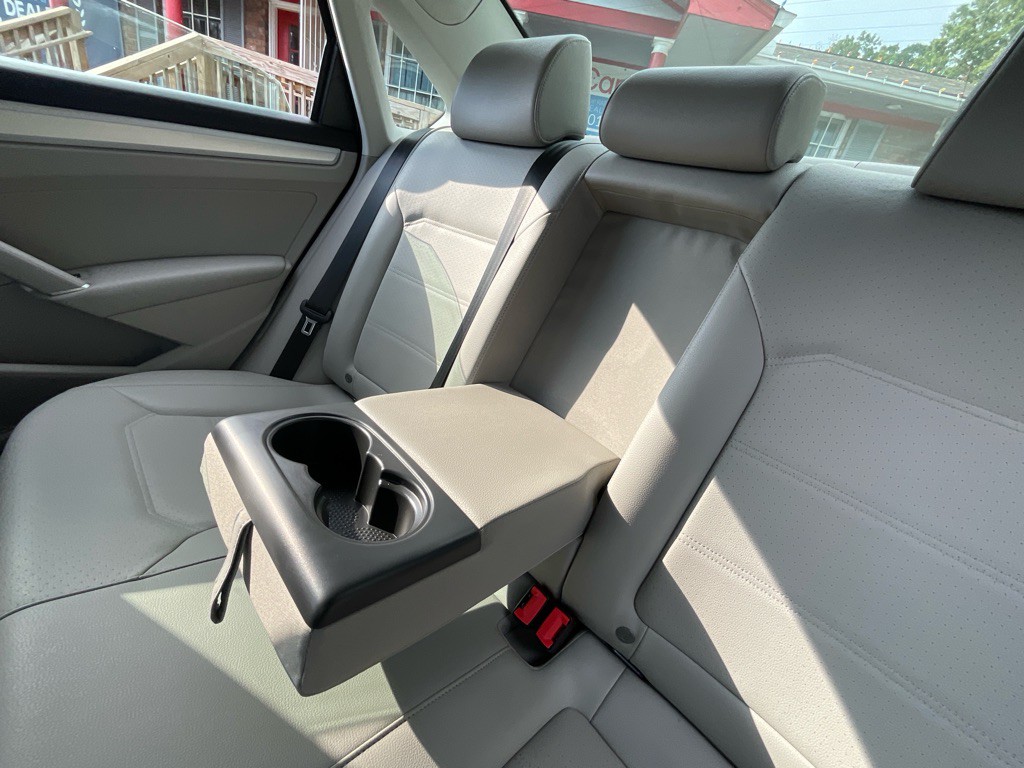 2019 Volkswagen Passat Image 35