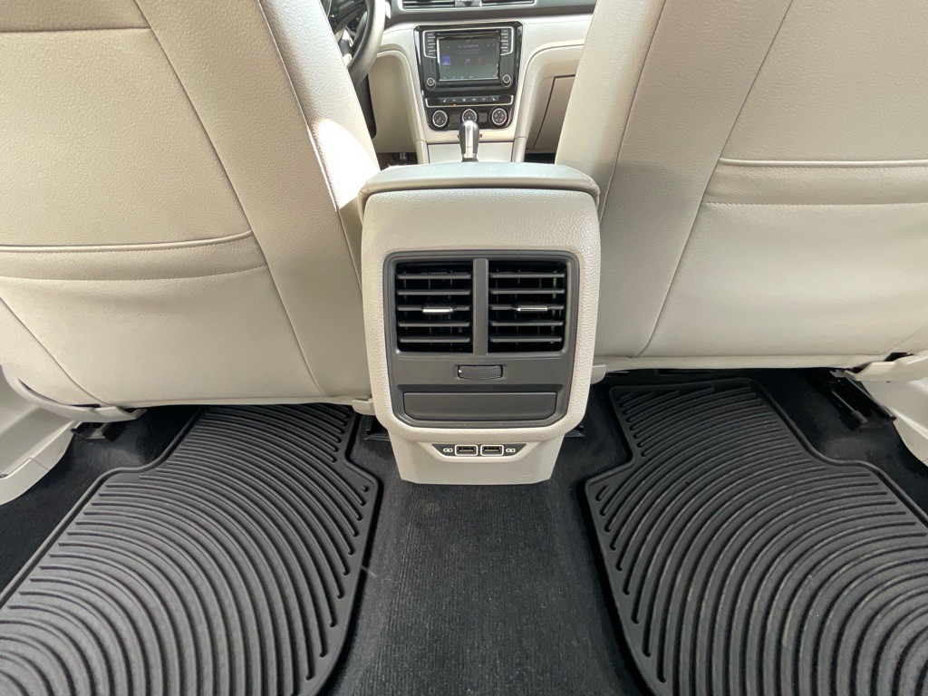 2019 Volkswagen Passat Image 36