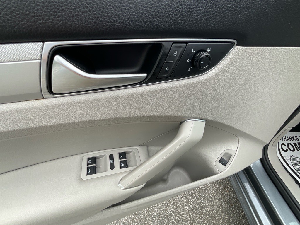 2019 Volkswagen Passat Image 41