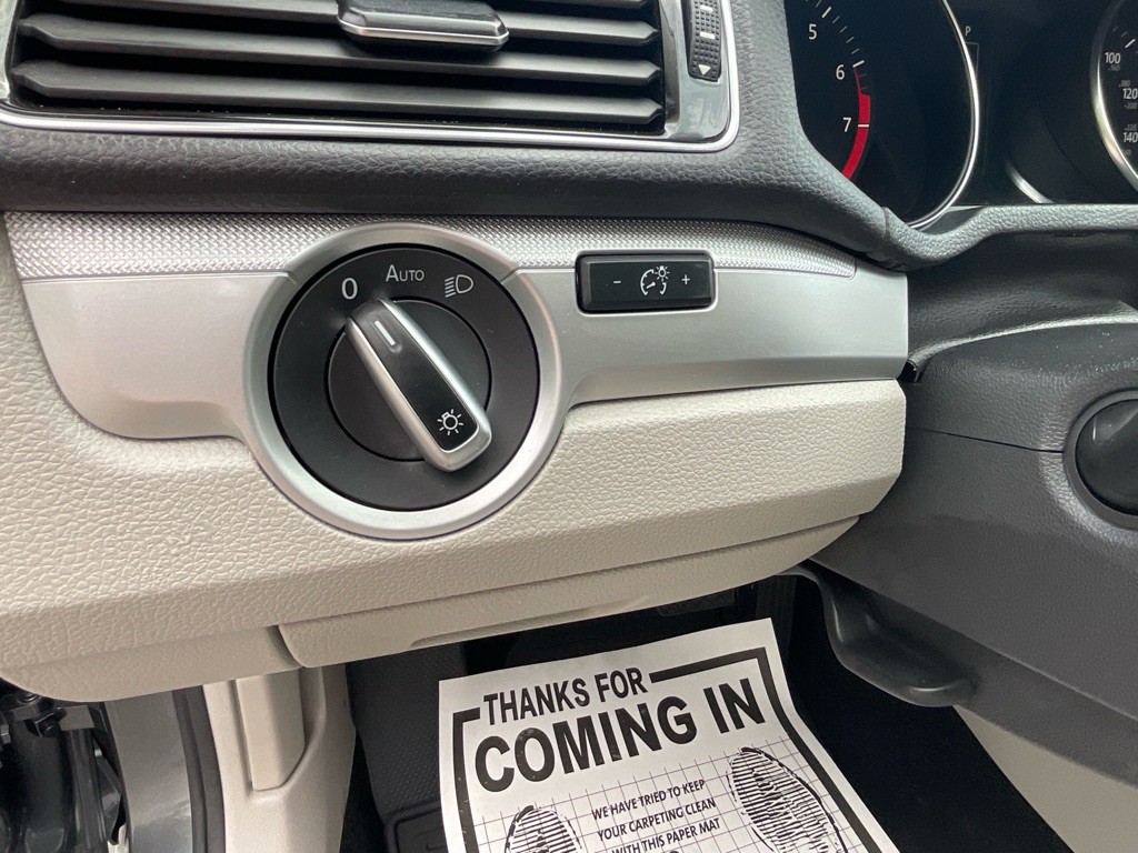 2019 Volkswagen Passat Image 42