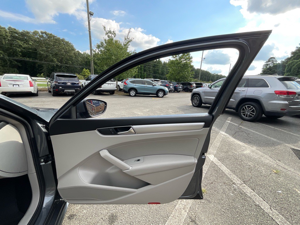 2019 Volkswagen Passat Image 44