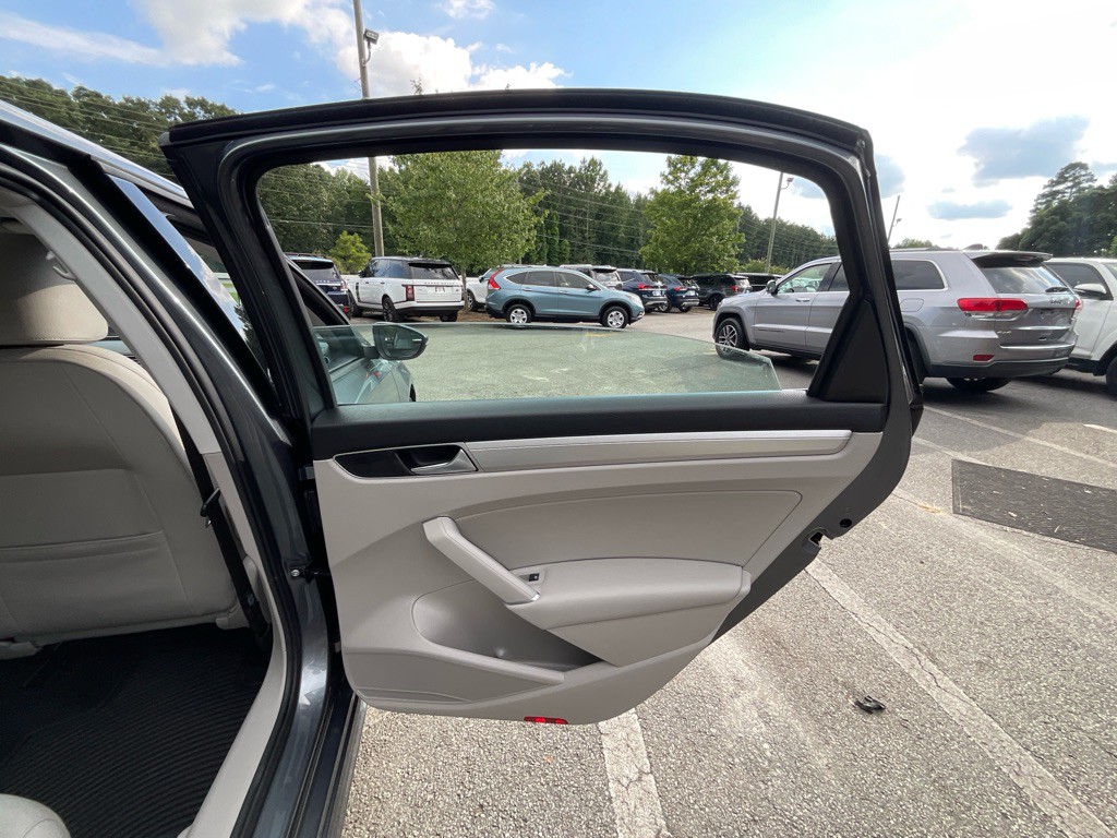 2019 Volkswagen Passat Image 45