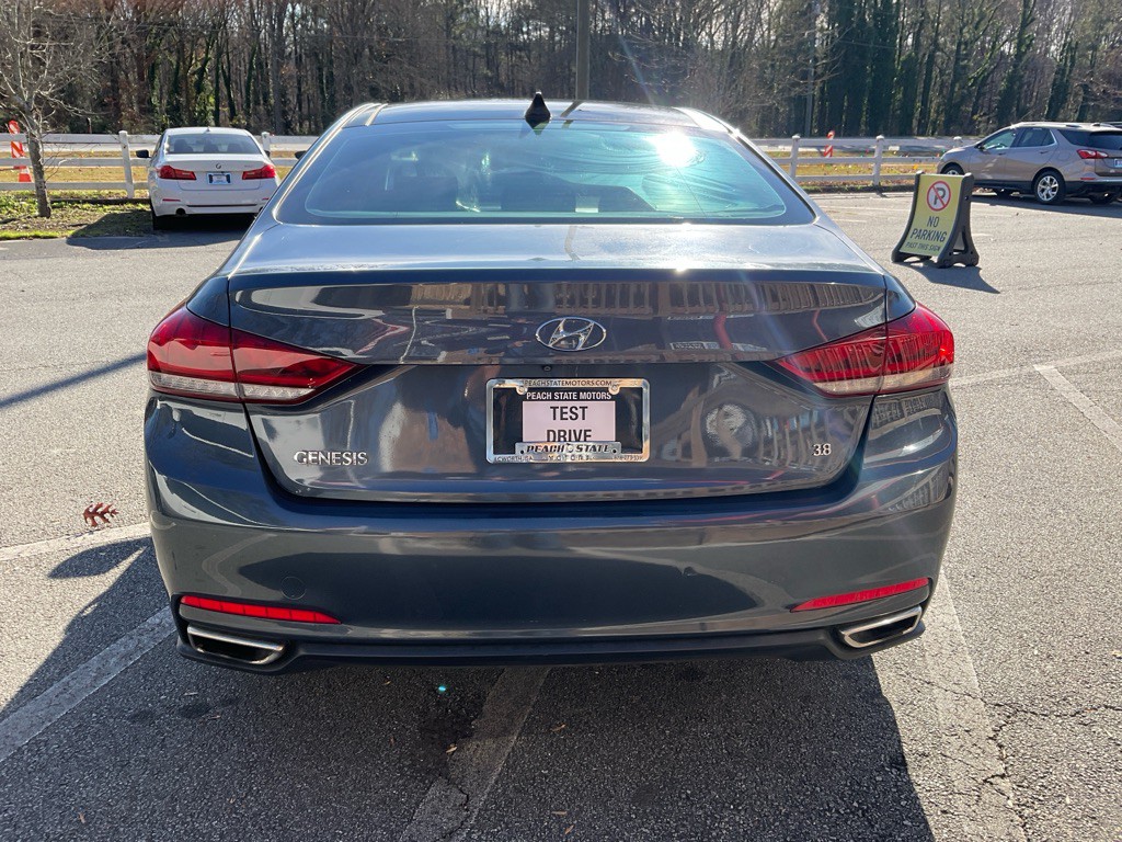 2015 Hyundai Genesis Image 6