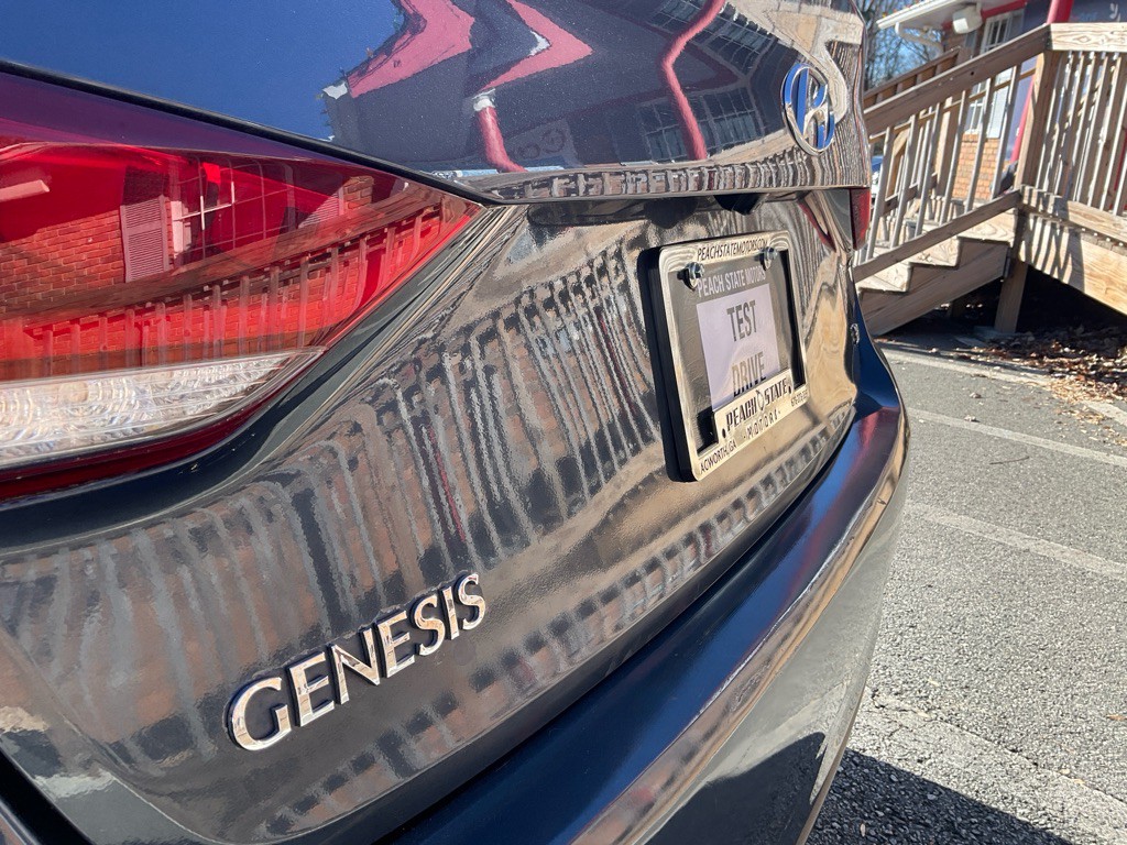 2015 Hyundai Genesis Image 9
