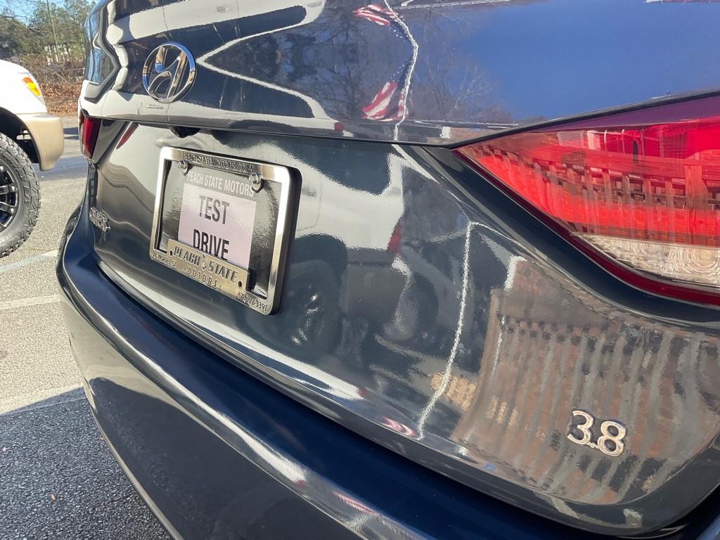 2015 Hyundai Genesis Image 10