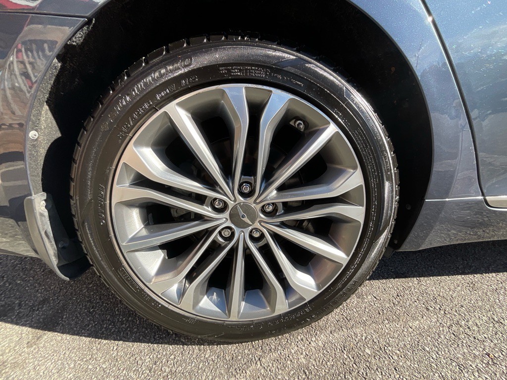 2015 Hyundai Genesis Image 12