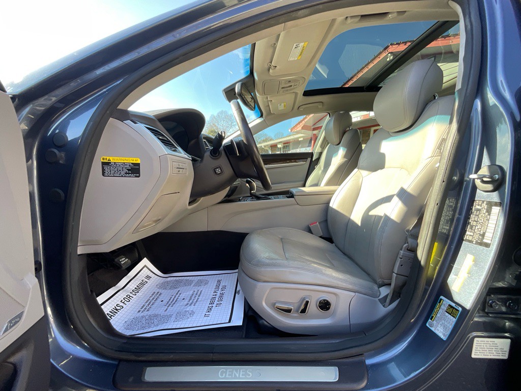 2015 Hyundai Genesis Image 14