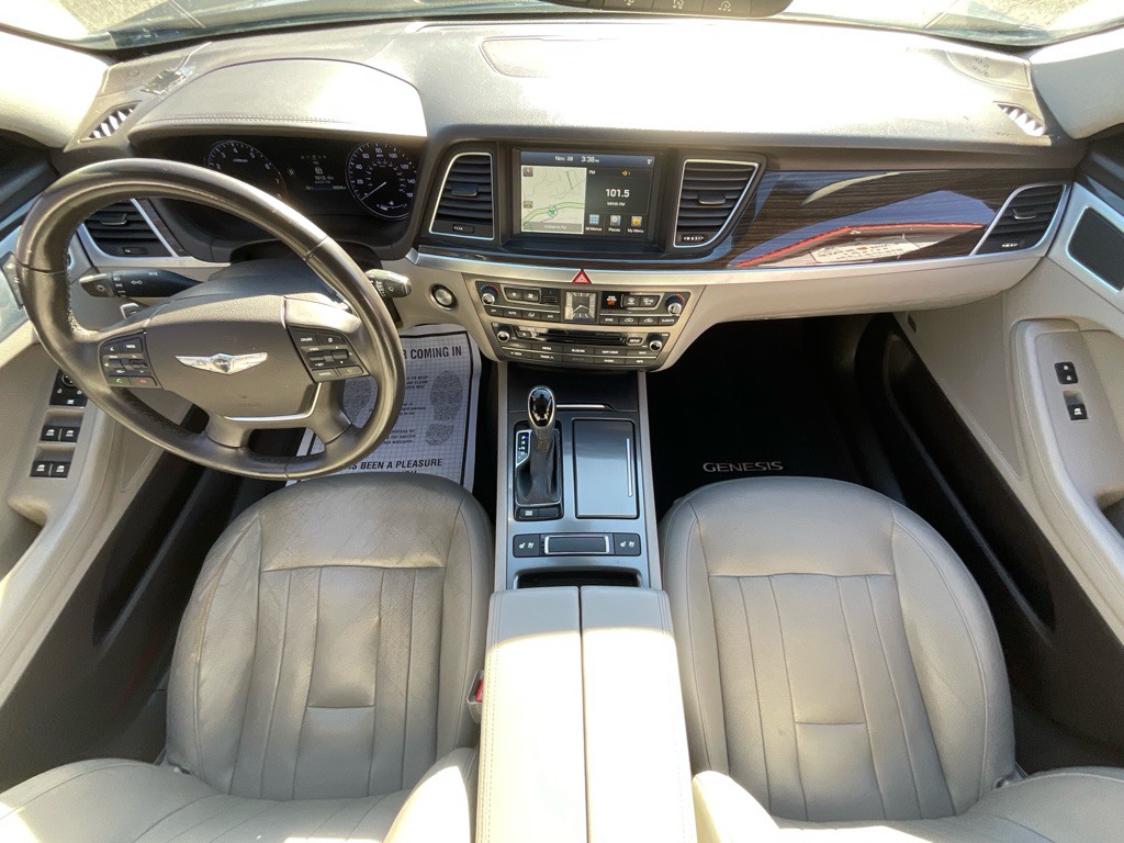 2015 Hyundai Genesis Image 21