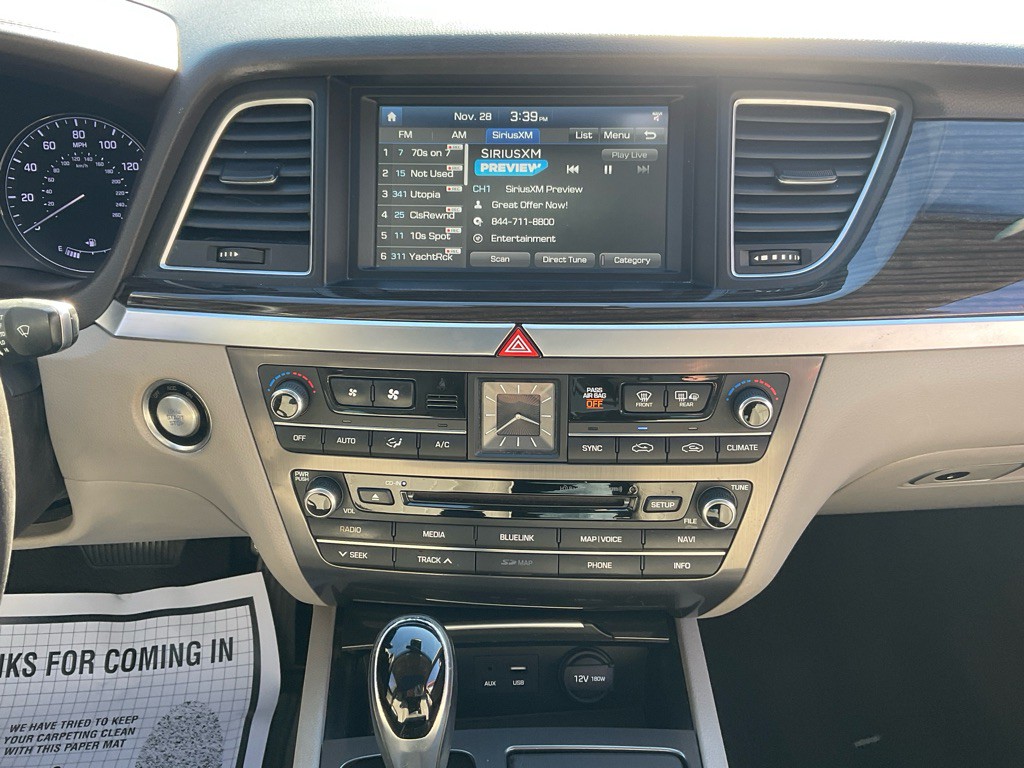 2015 Hyundai Genesis Image 22