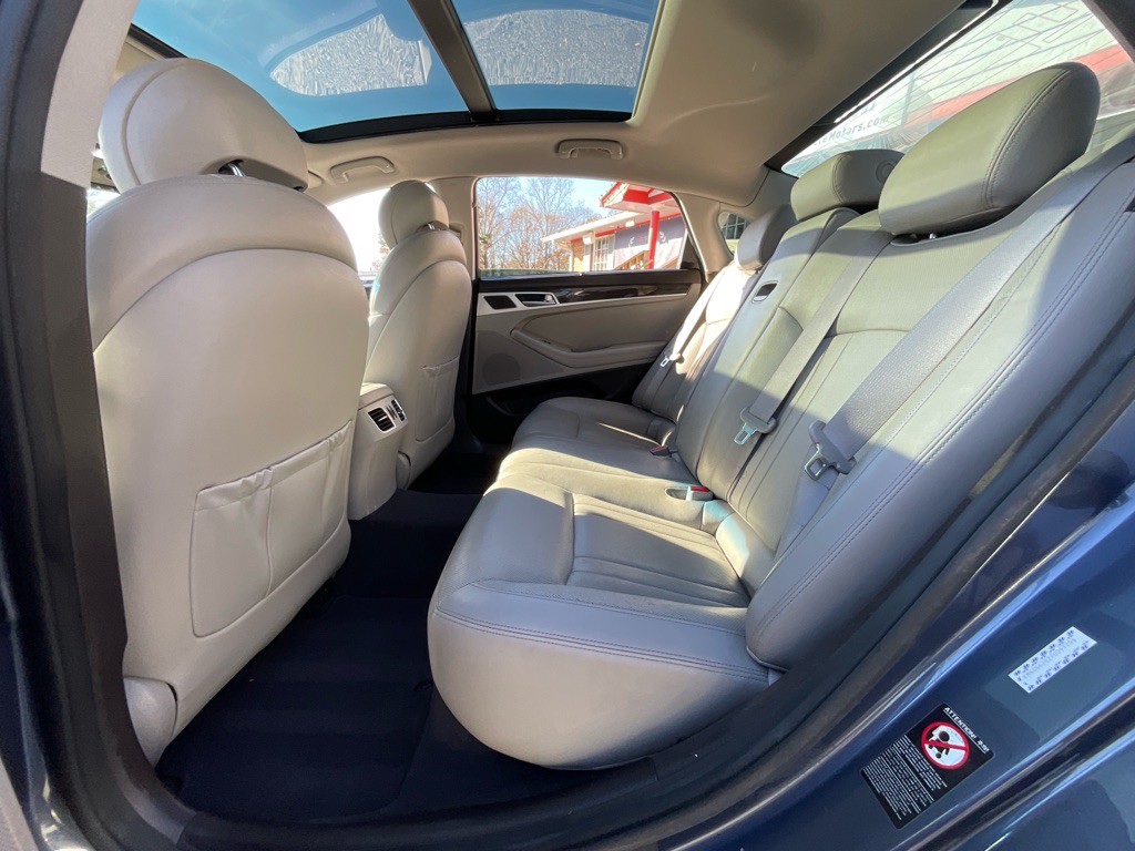 2015 Hyundai Genesis Image 29