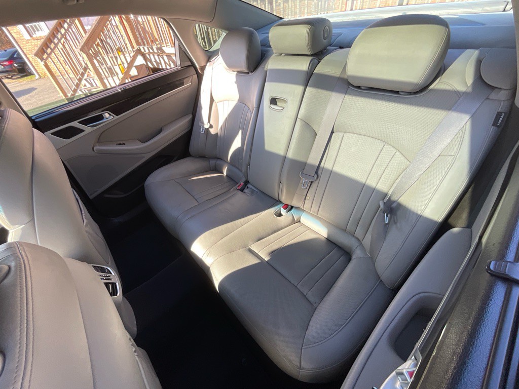 2015 Hyundai Genesis Image 31
