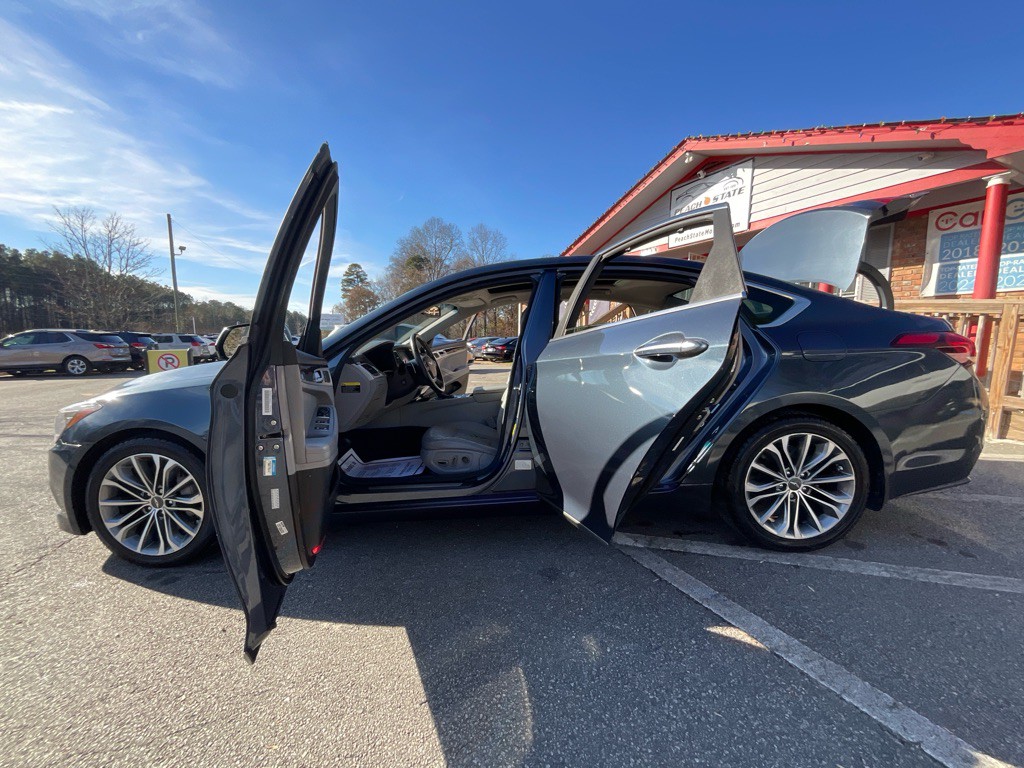 2015 Hyundai Genesis Image 38