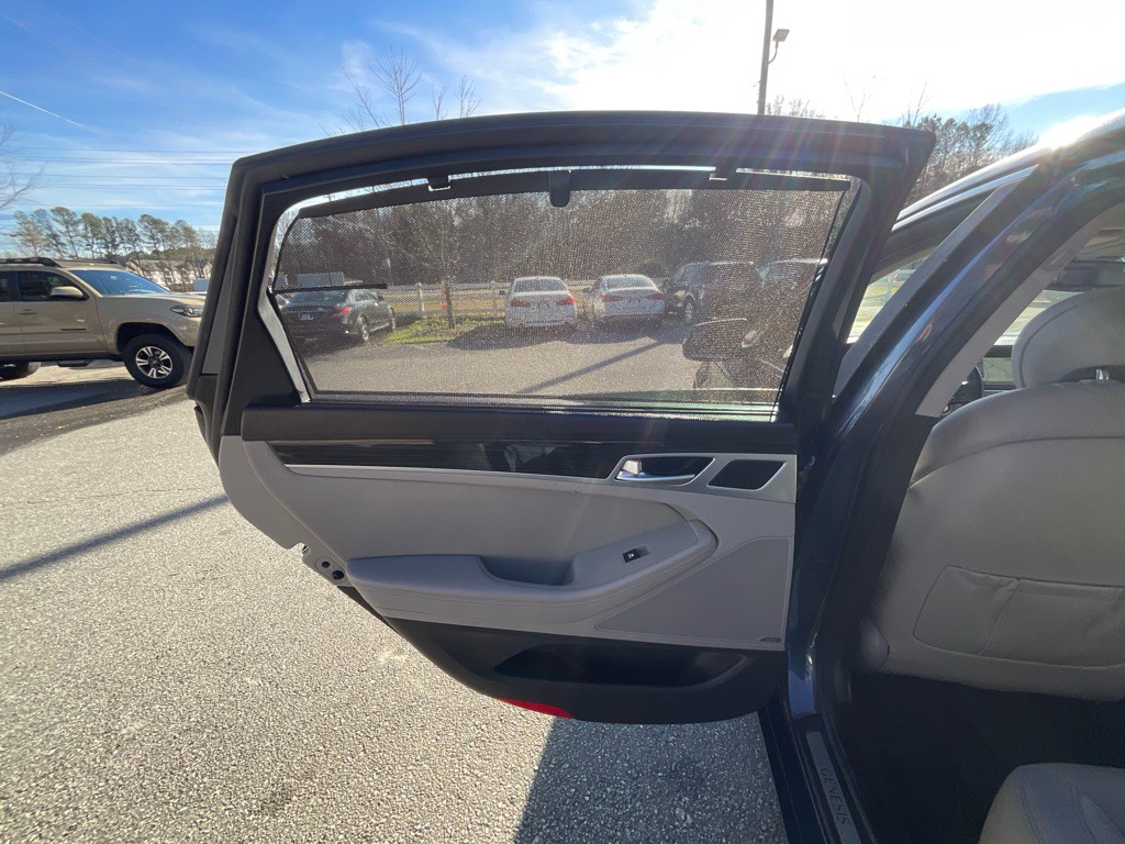 2015 Hyundai Genesis Image 43