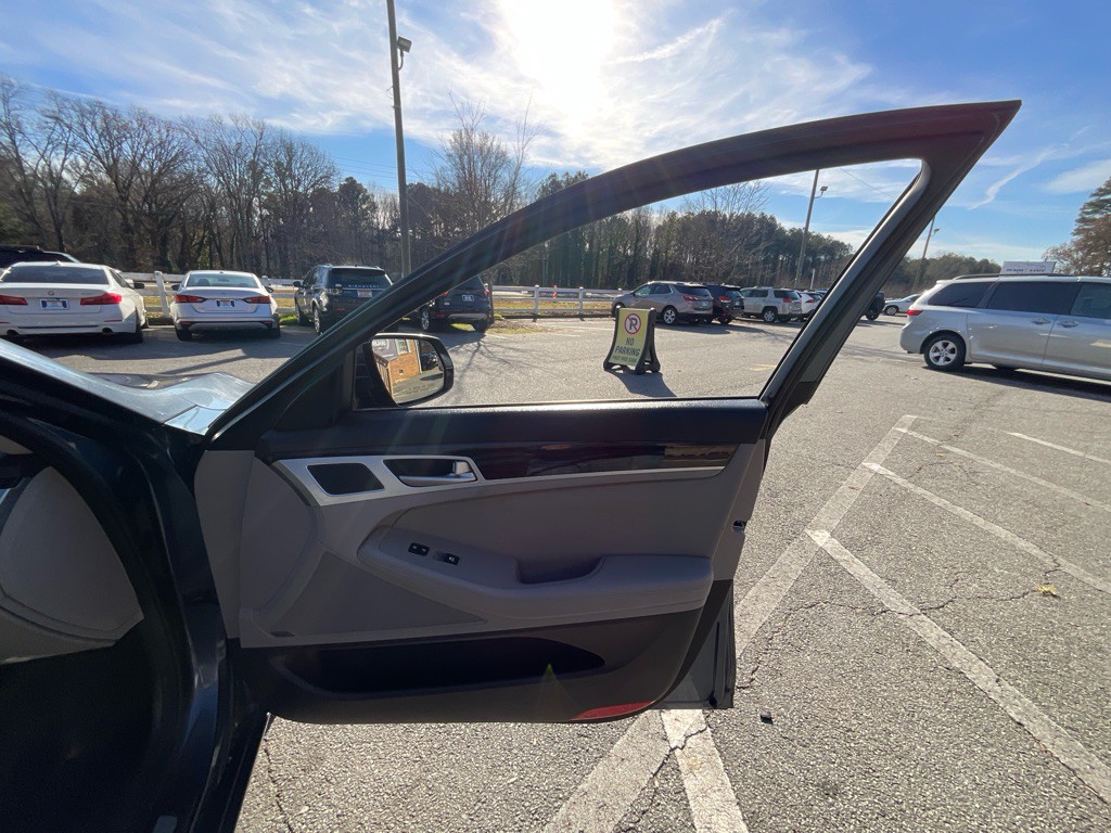 2015 Hyundai Genesis Image 44